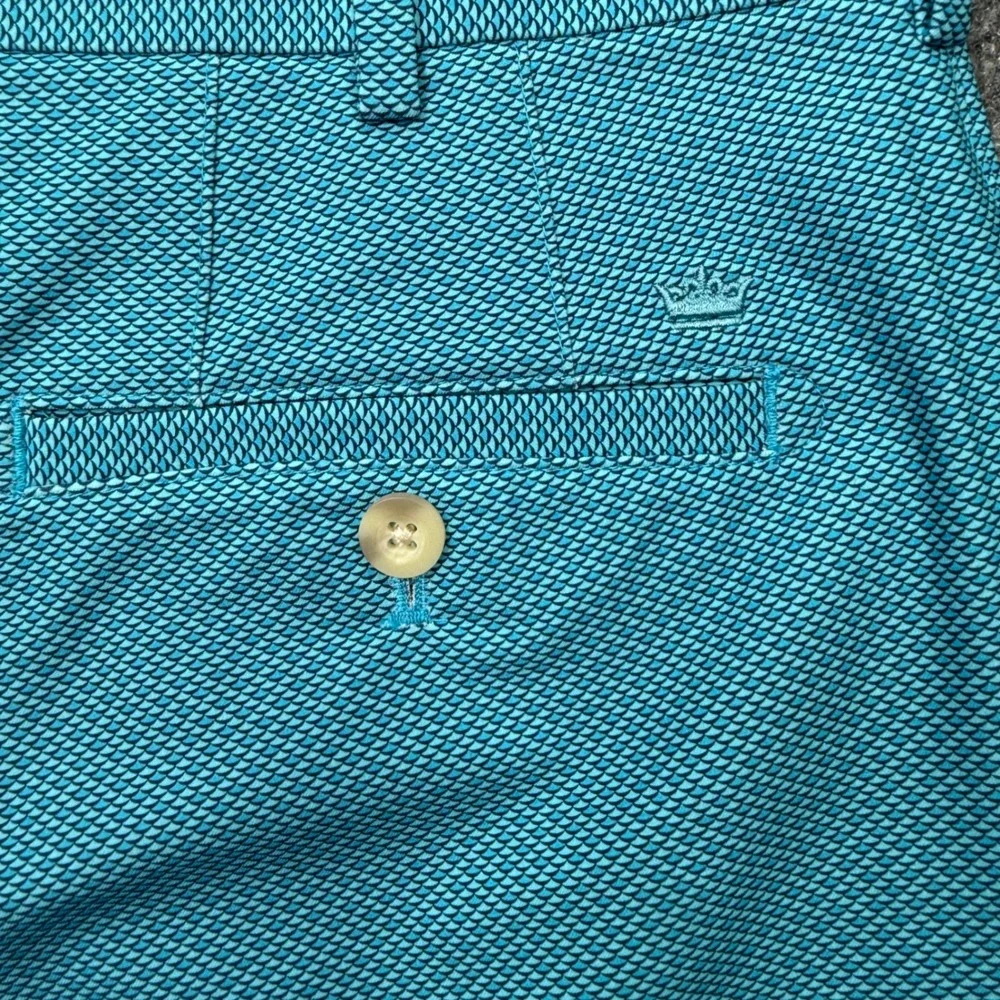 Peter Millar Crown Sport Mens 36 Teal Blue Geometric Fish Scale Golf Shorts 9in